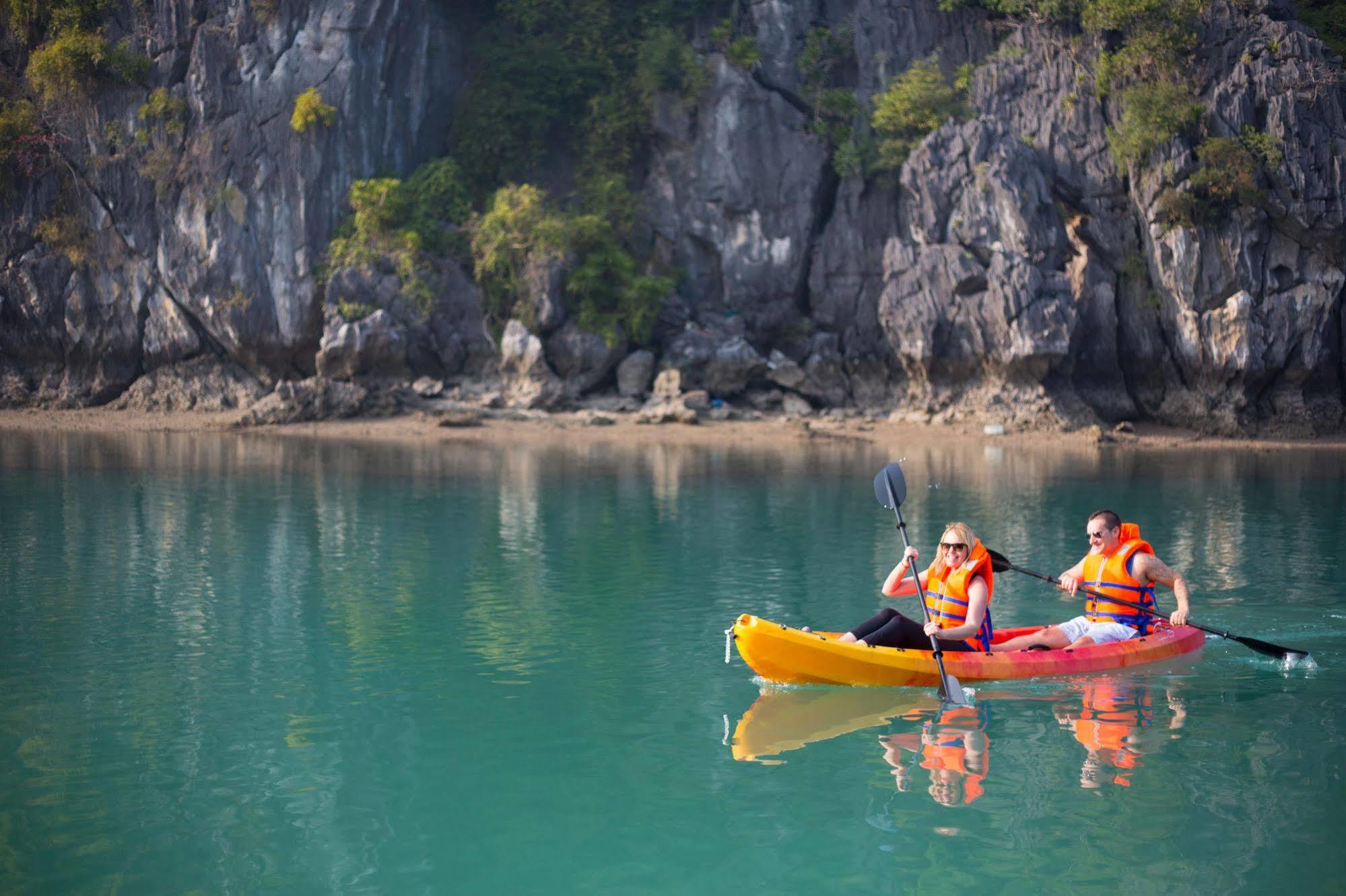 Hotel Flamingo Luxury Cruises Hạ Long Exterior foto