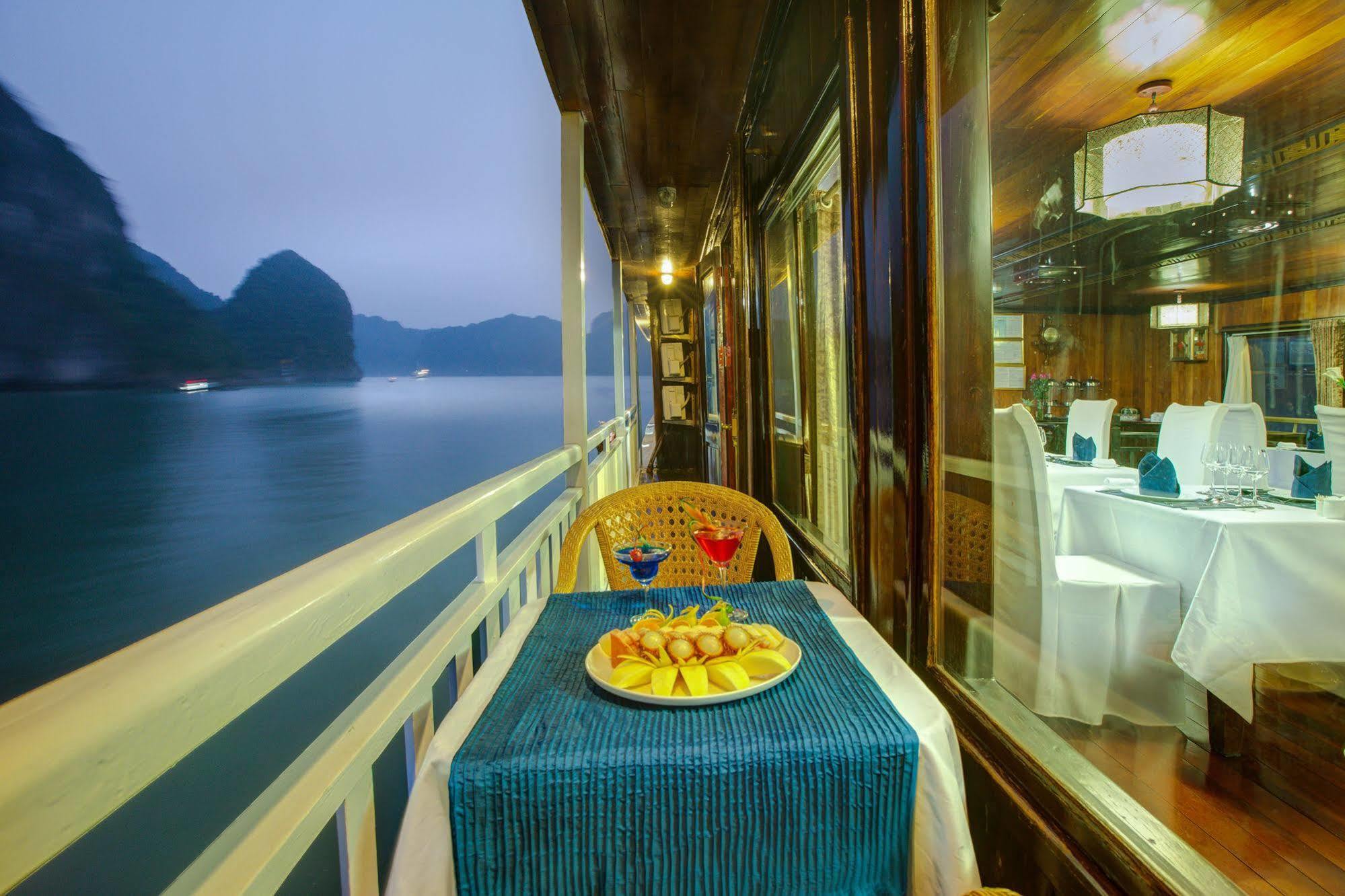 Hotel Flamingo Luxury Cruises Hạ Long Exterior foto