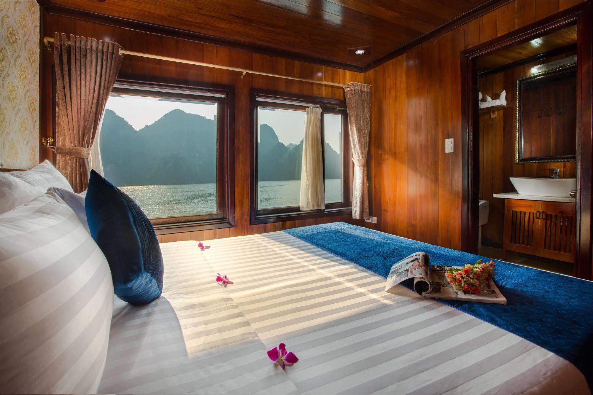 Hotel Flamingo Luxury Cruises Hạ Long Exterior foto
