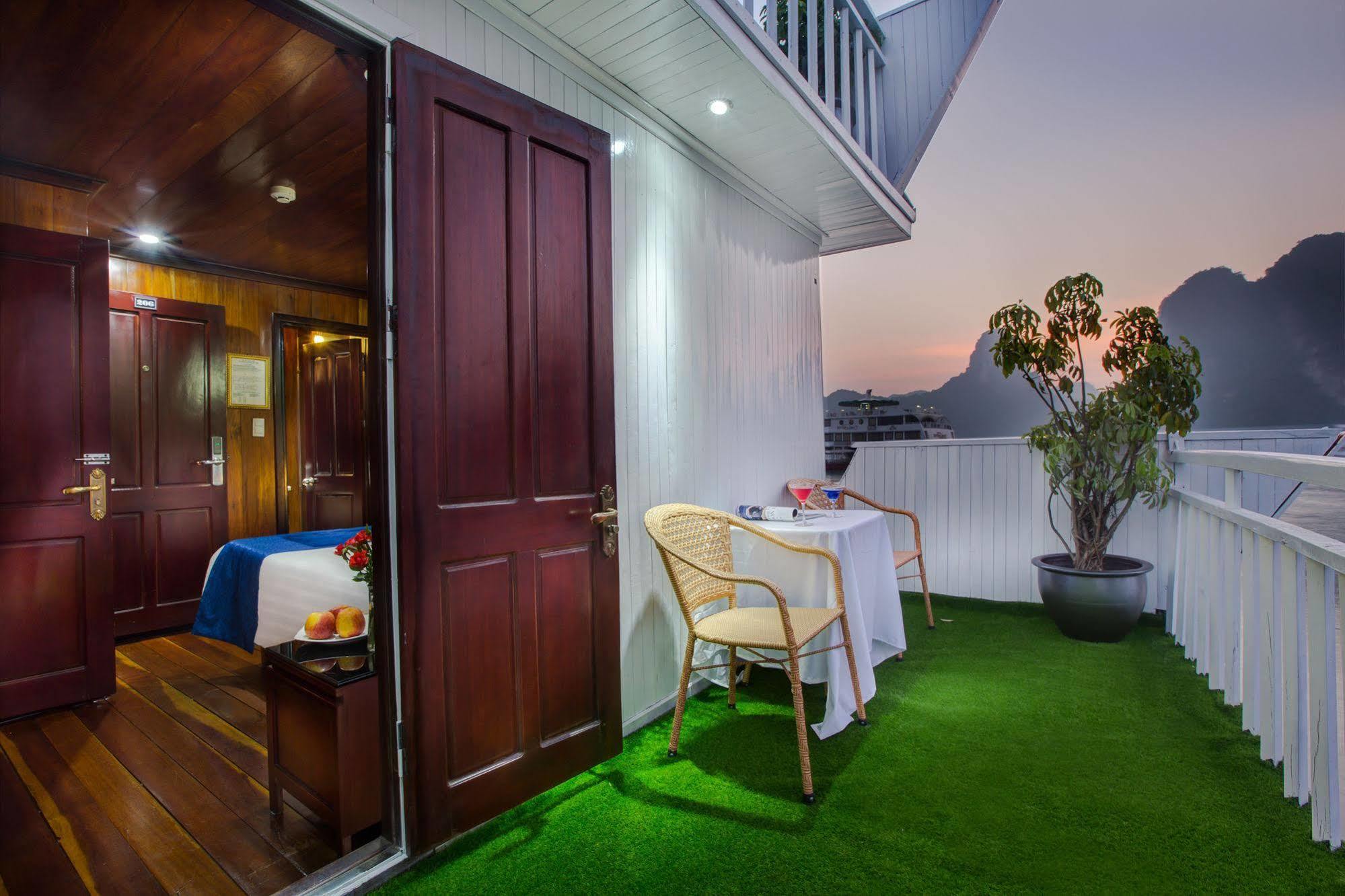 Hotel Flamingo Luxury Cruises Hạ Long Exterior foto